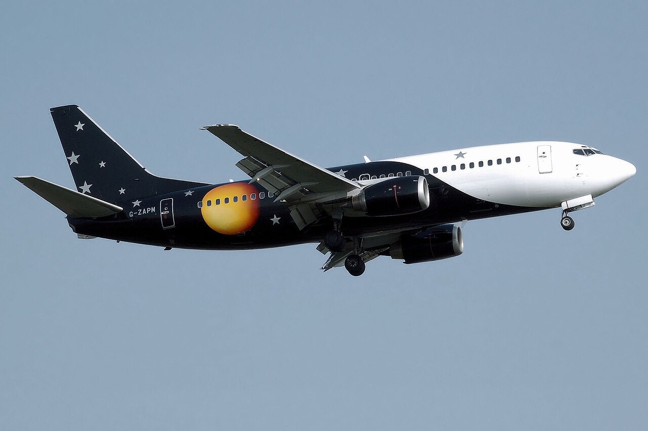 Titan airways b737-300 g-zapm arp
